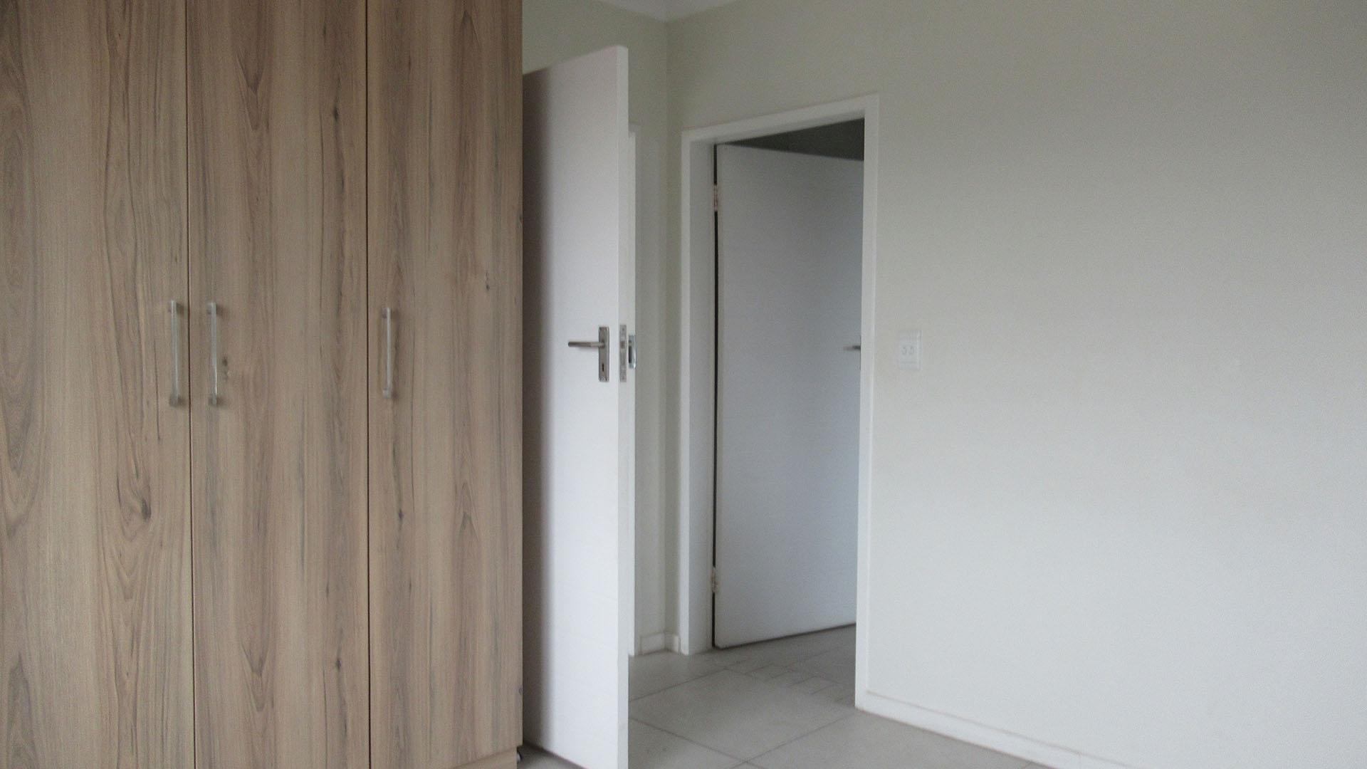 Bed Room 1 - 14 square meters of property in Westlake View
