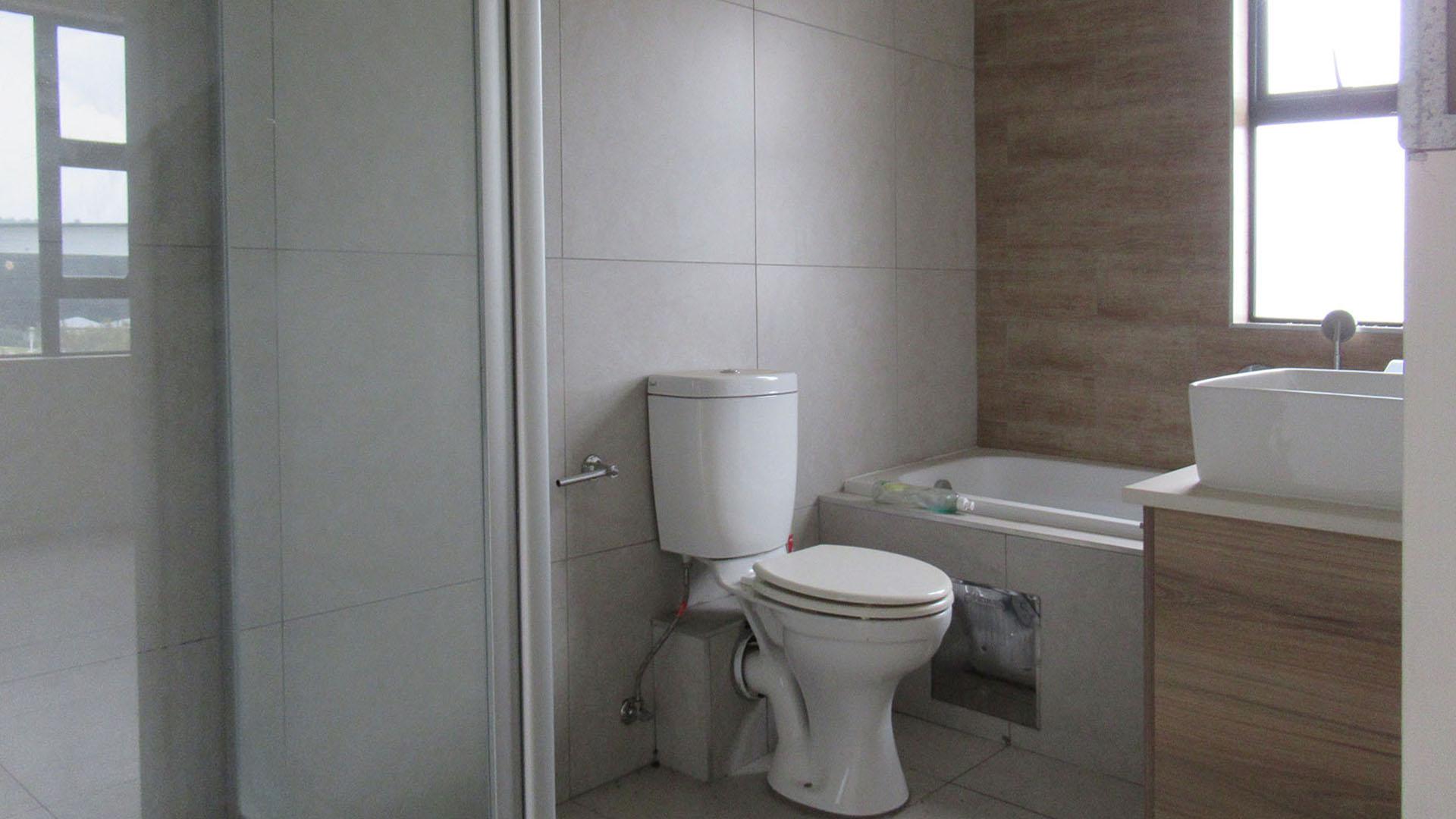 Bathroom 1 - 7 square meters of property in Westlake View