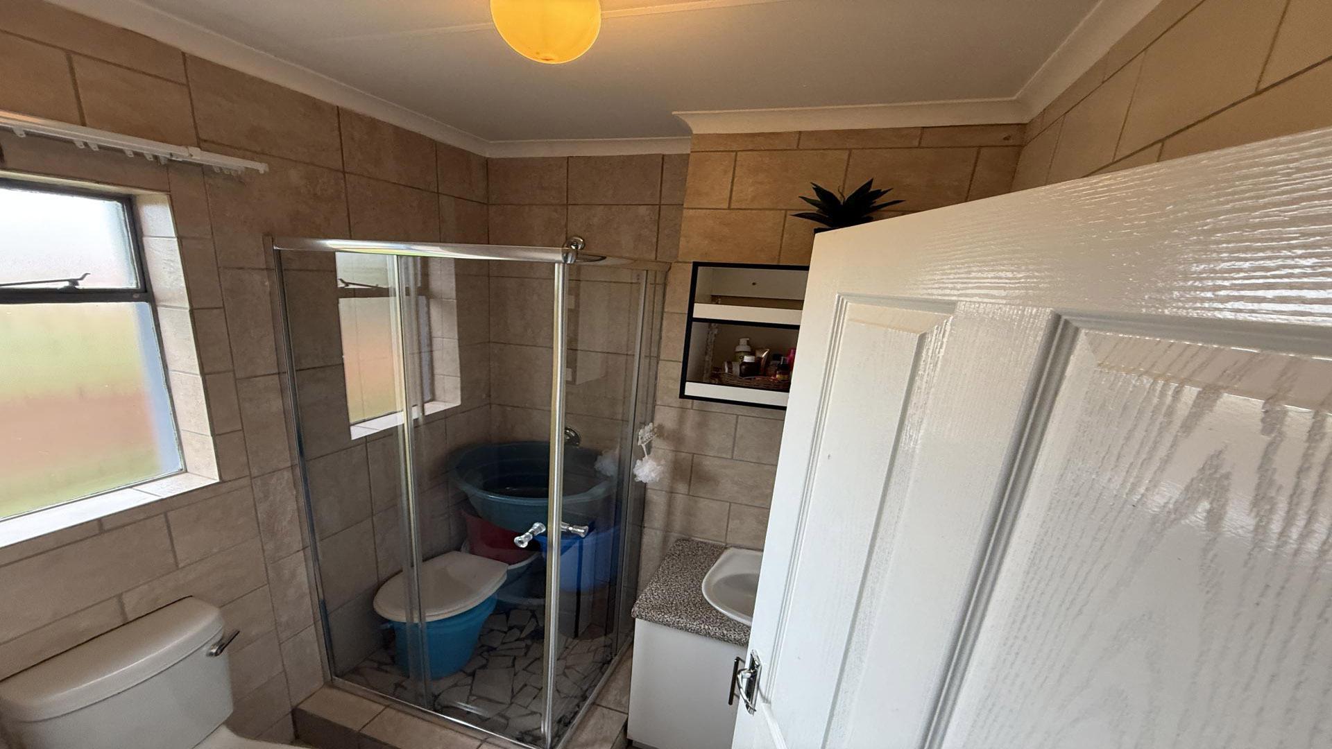 Bathroom 1 of property in Evander