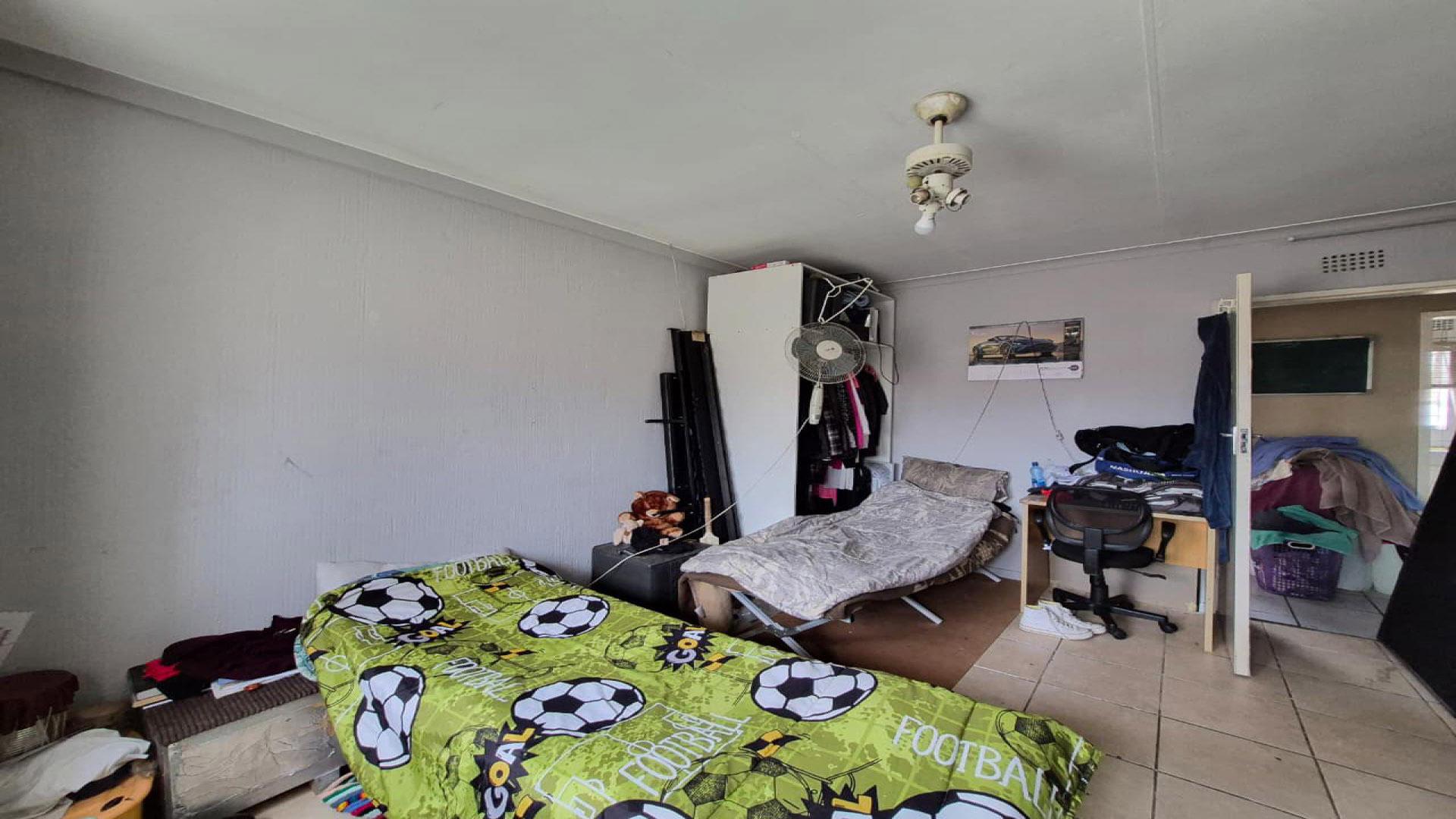 Bed Room 1 of property in Georginia