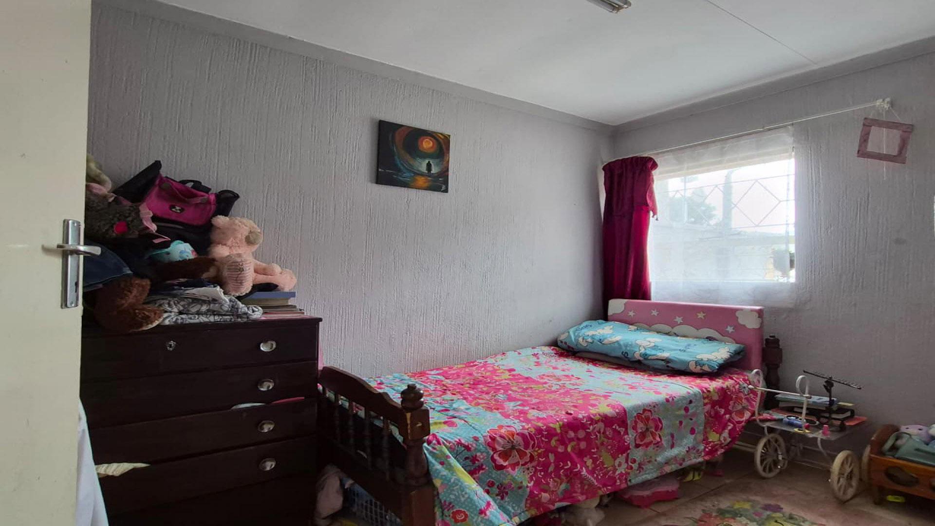 Bed Room 2 of property in Georginia