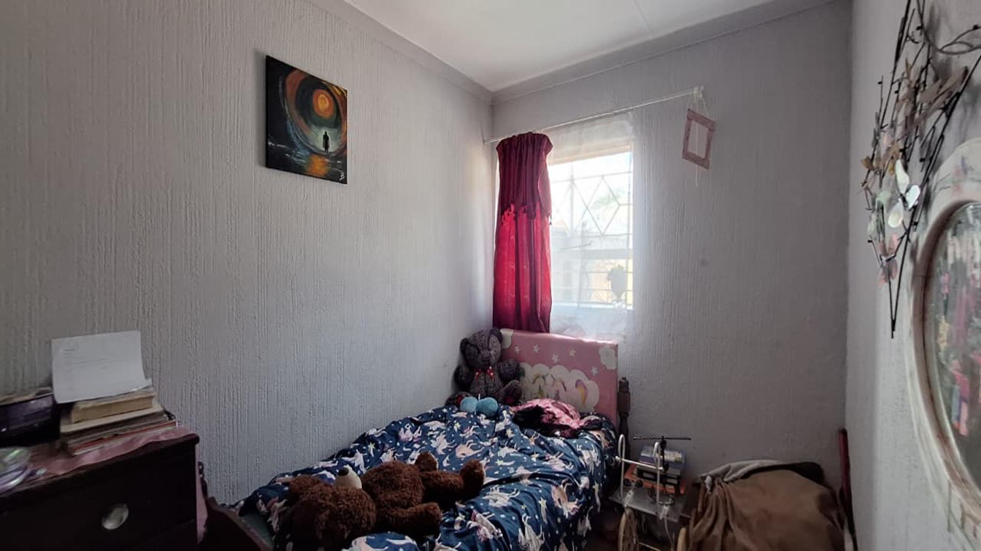 Bed Room 2 - 8 square meters of property in Georginia