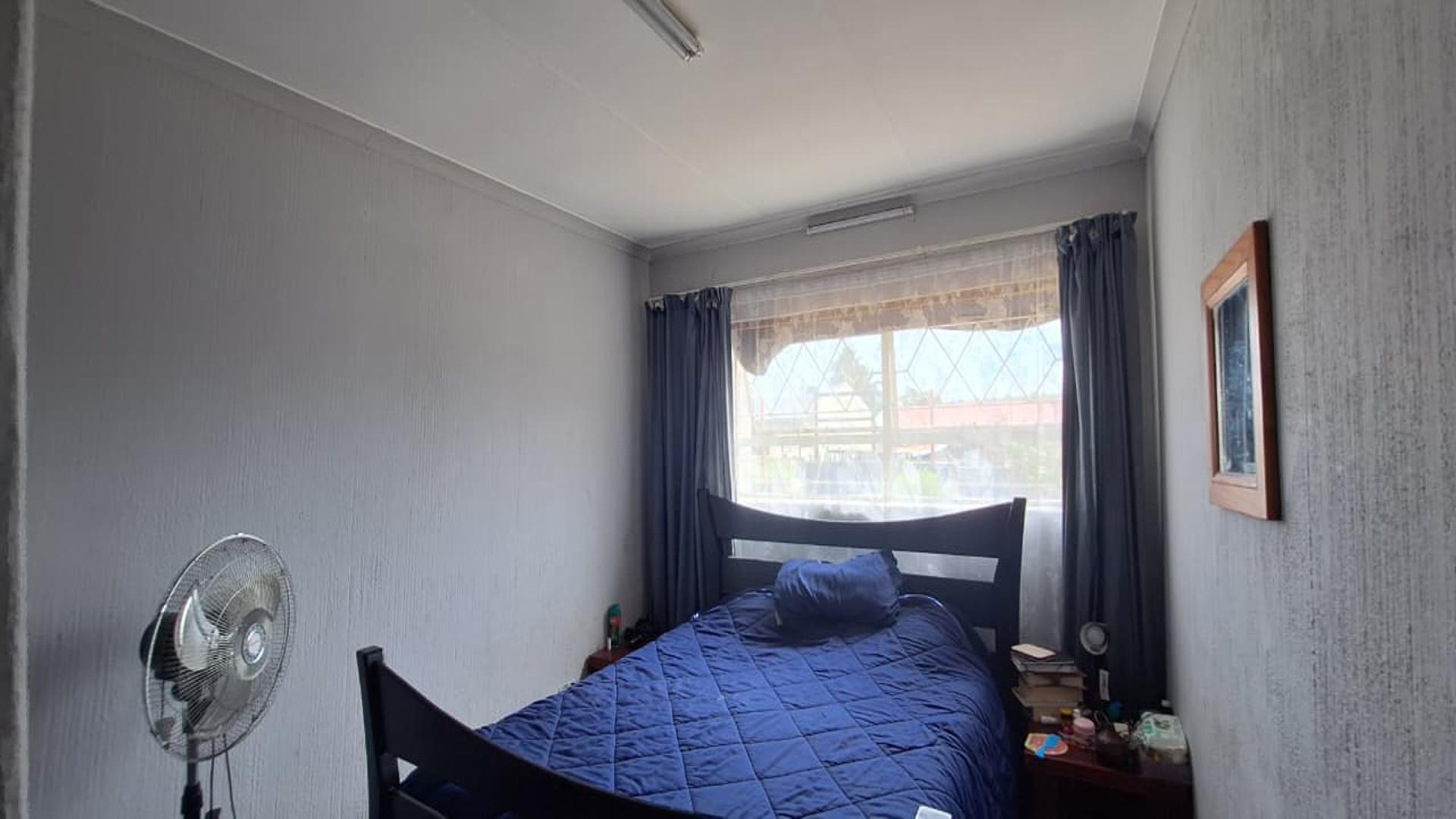 Bed Room 1 - 13 square meters of property in Georginia