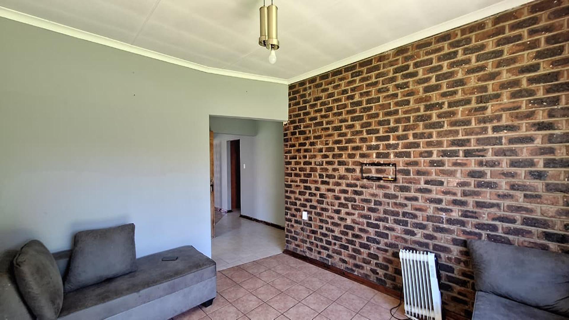 Lounges - 20 square meters of property in Arcon Park