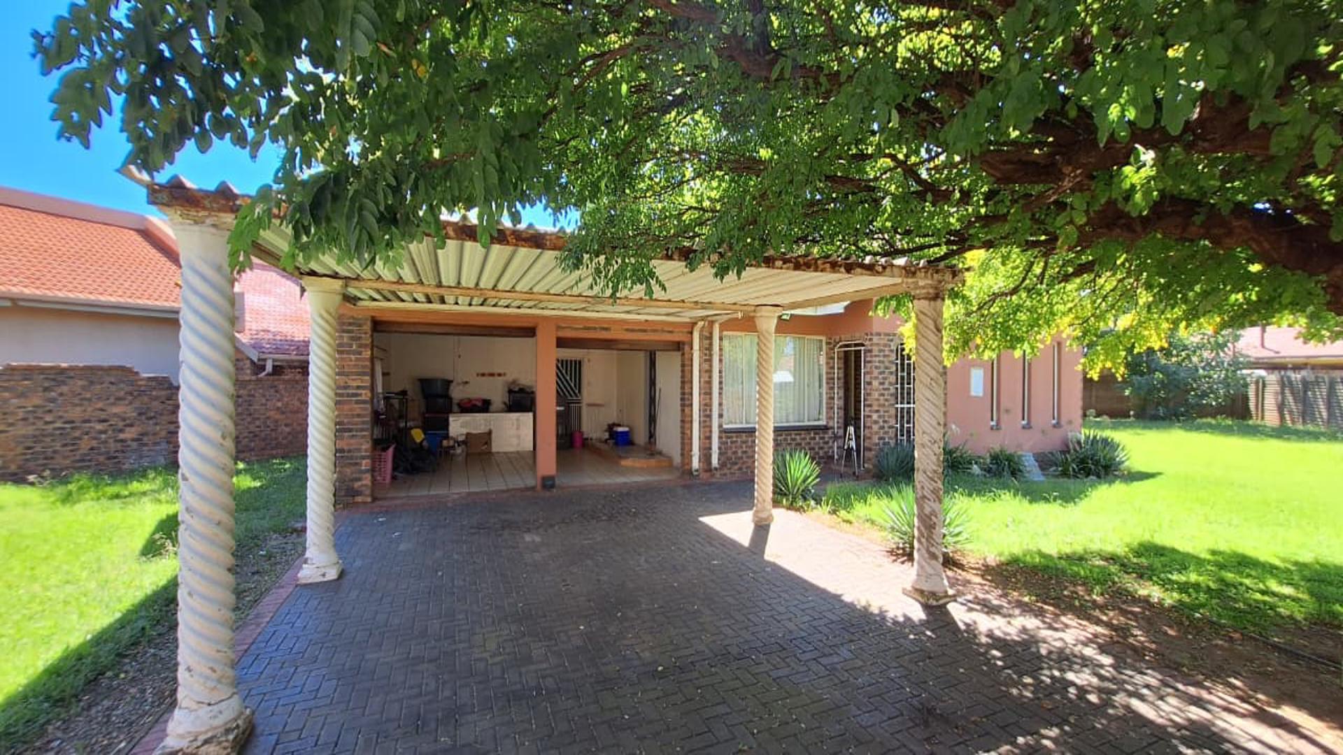 Front View of property in Arcon Park