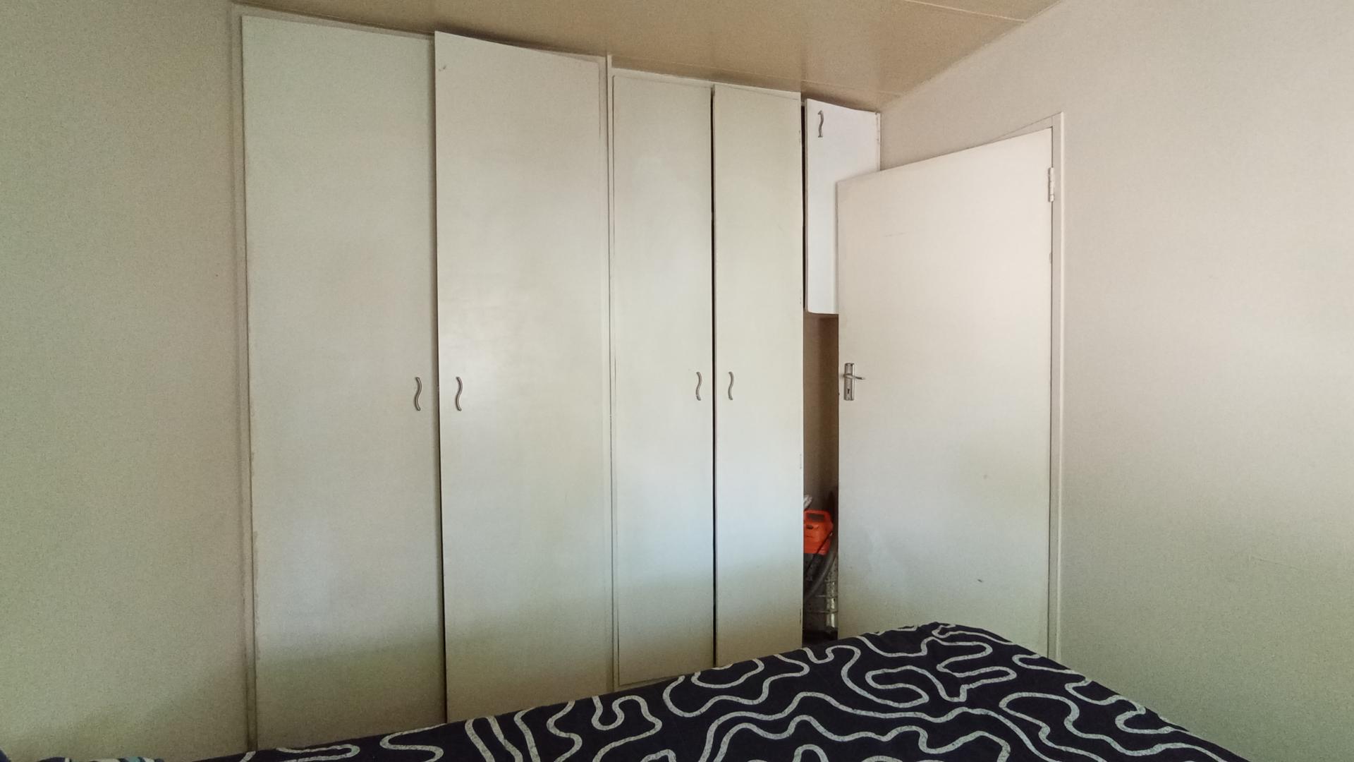 Bed Room 2 - 11 square meters of property in Vorna Valley