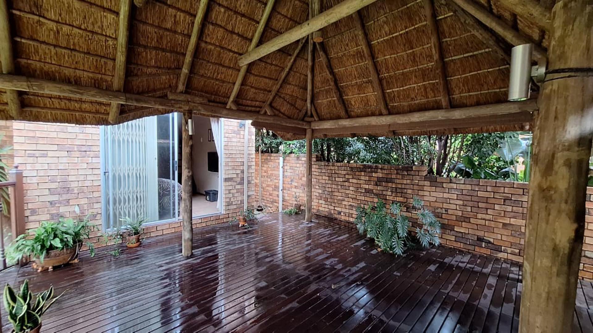 Patio - 29 square meters of property in Radiokop