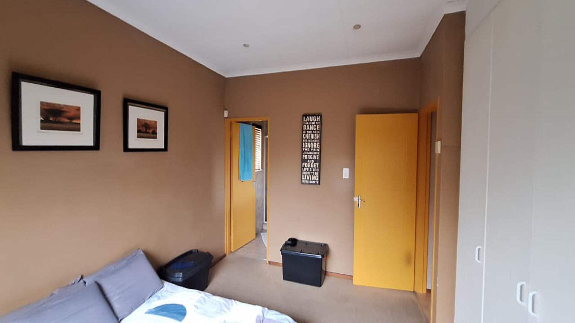 Main Bedroom - 16 square meters of property in Radiokop