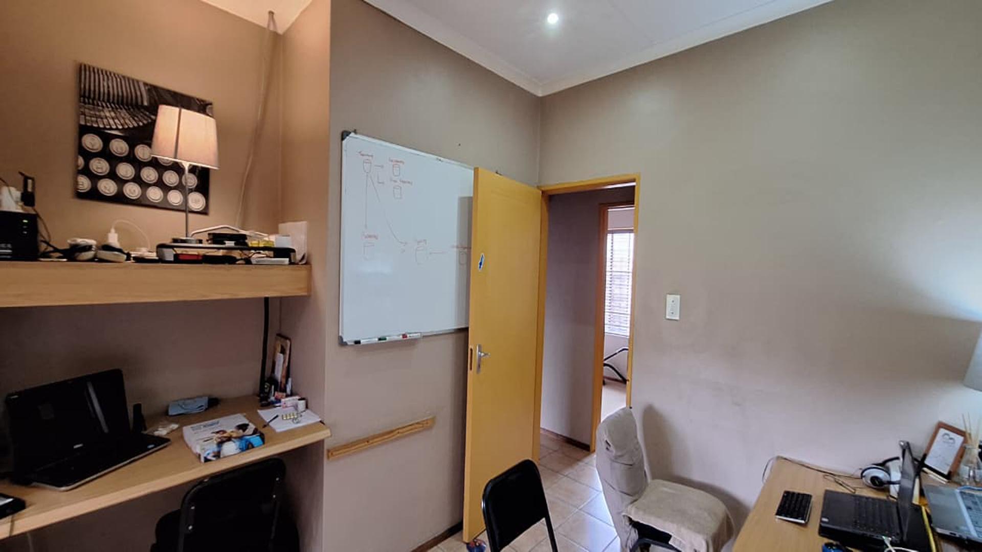 Study - 26 square meters of property in Radiokop