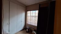 Bed Room 1 - 11 square meters of property in Radiokop
