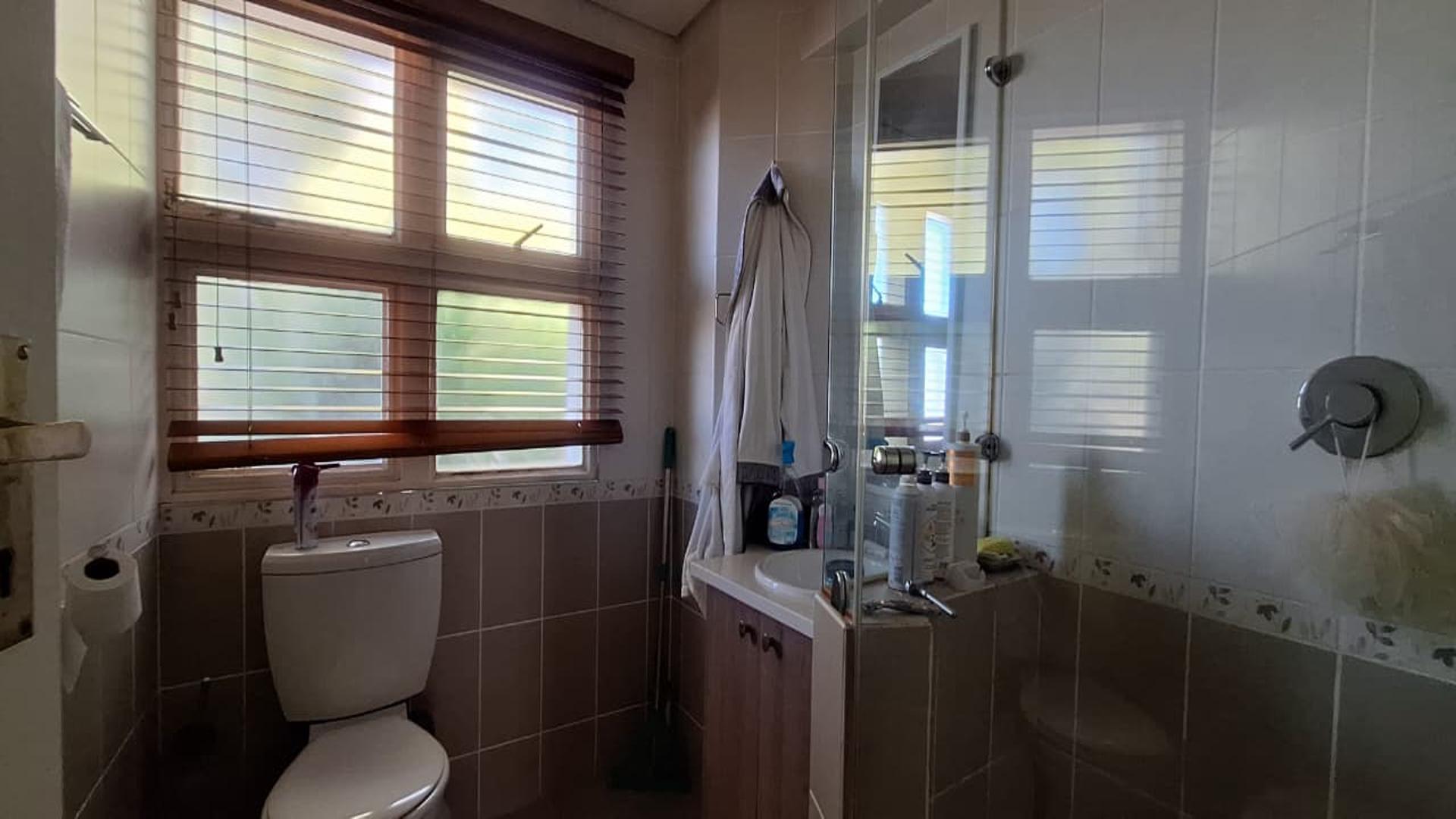 Bathroom 1 - 4 square meters of property in Elton Hill