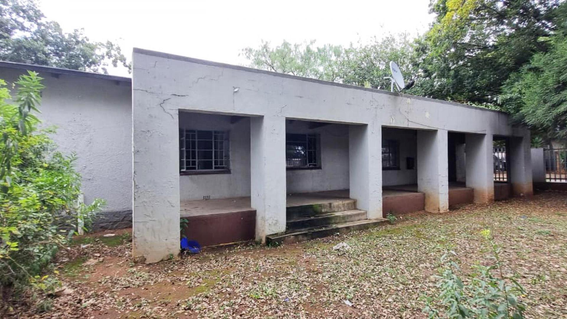 Backyard of property in Delmas West