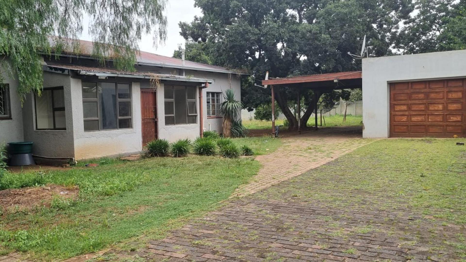 Front View of property in Delmas West