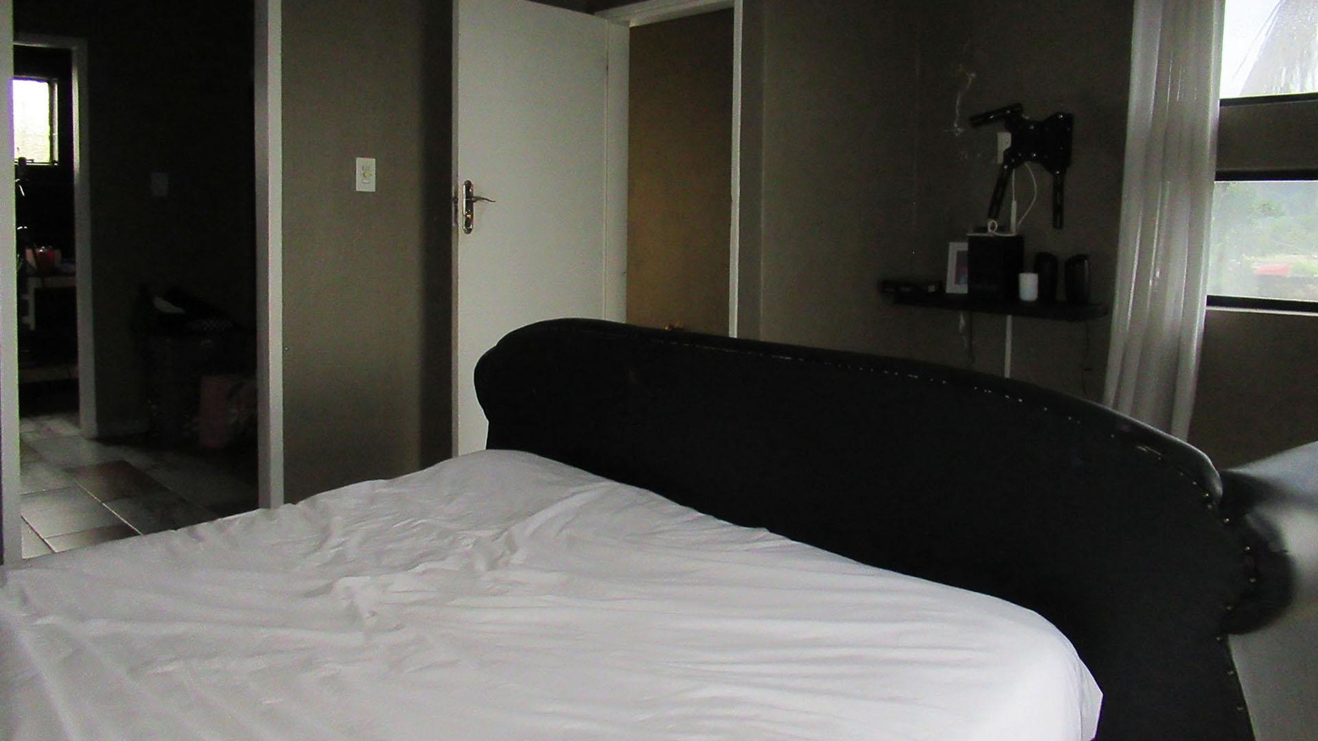 Main Bedroom - 18 square meters of property in Greymont