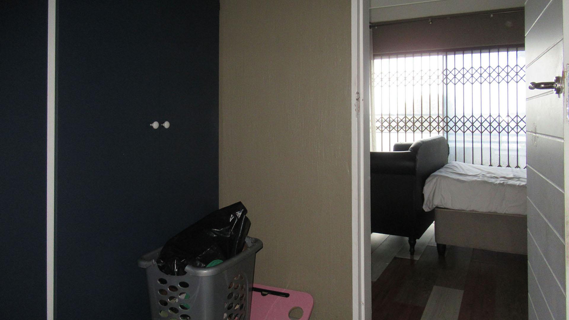 Main Bedroom - 18 square meters of property in Greymont