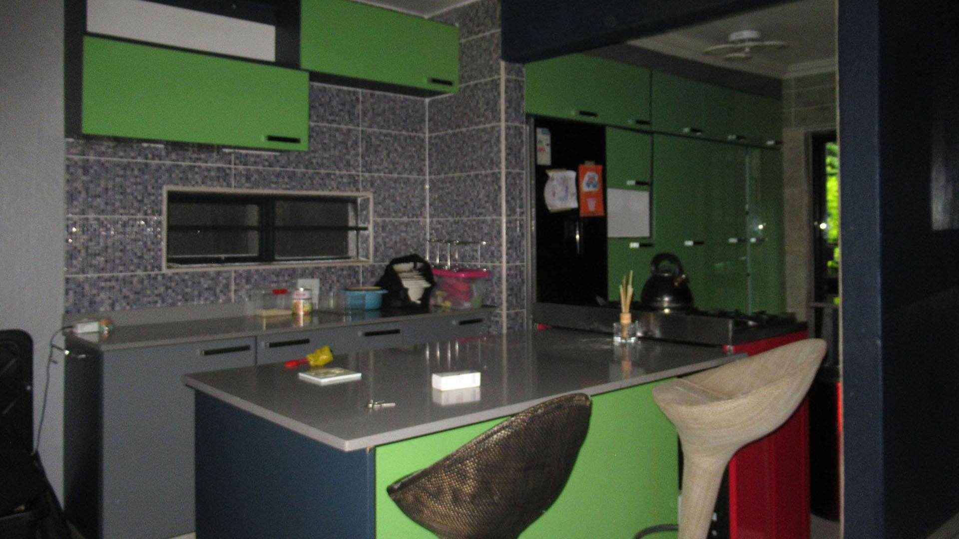 Kitchen - 14 square meters of property in Greymont