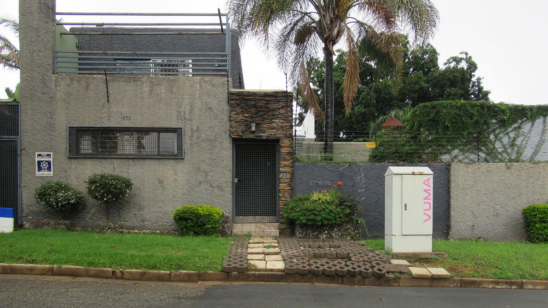 Front View of property in Greymont