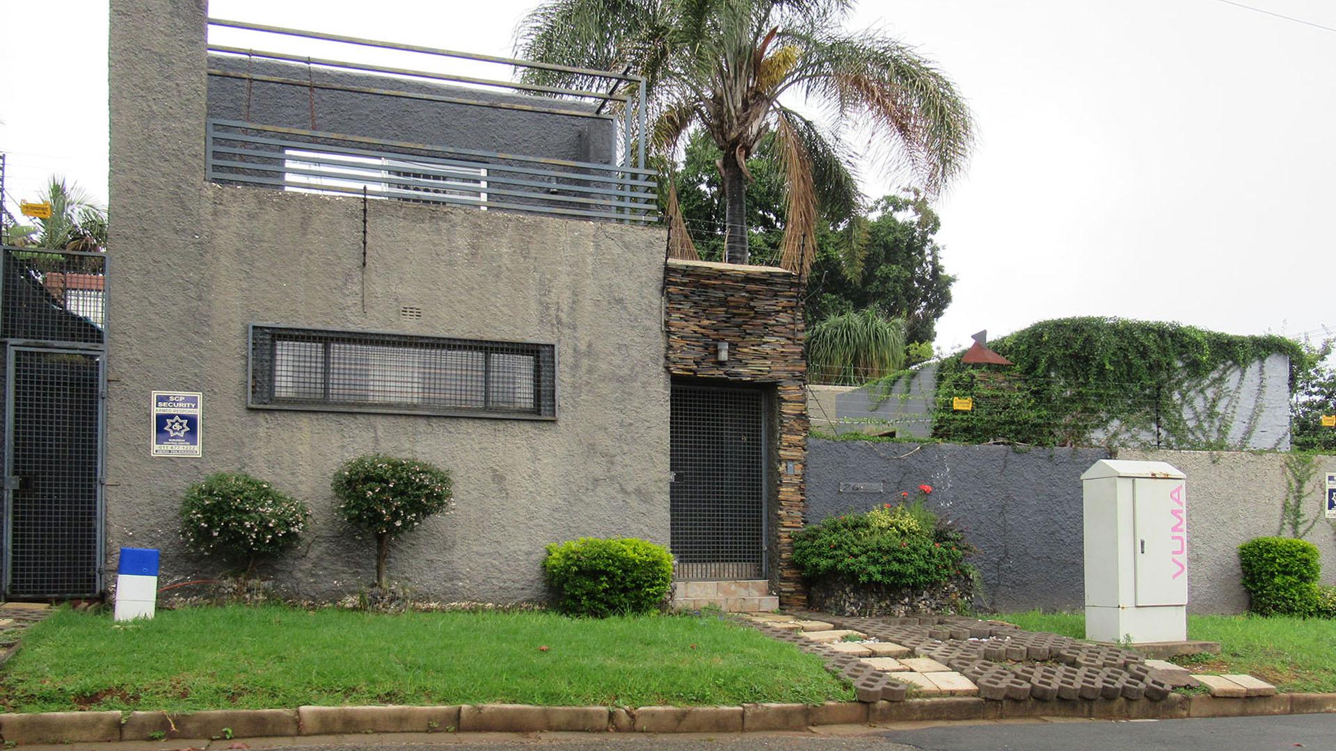 Front View of property in Greymont