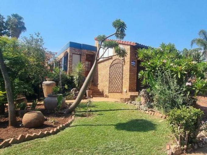 6 Bedroom House for Sale For Sale in Zwartkop - MR706882