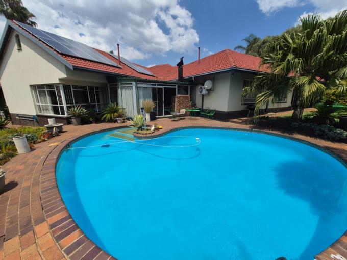 4 Bedroom House for Sale For Sale in Hazel Park - MR706909