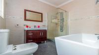 Main Bathroom of property in Kibler Park