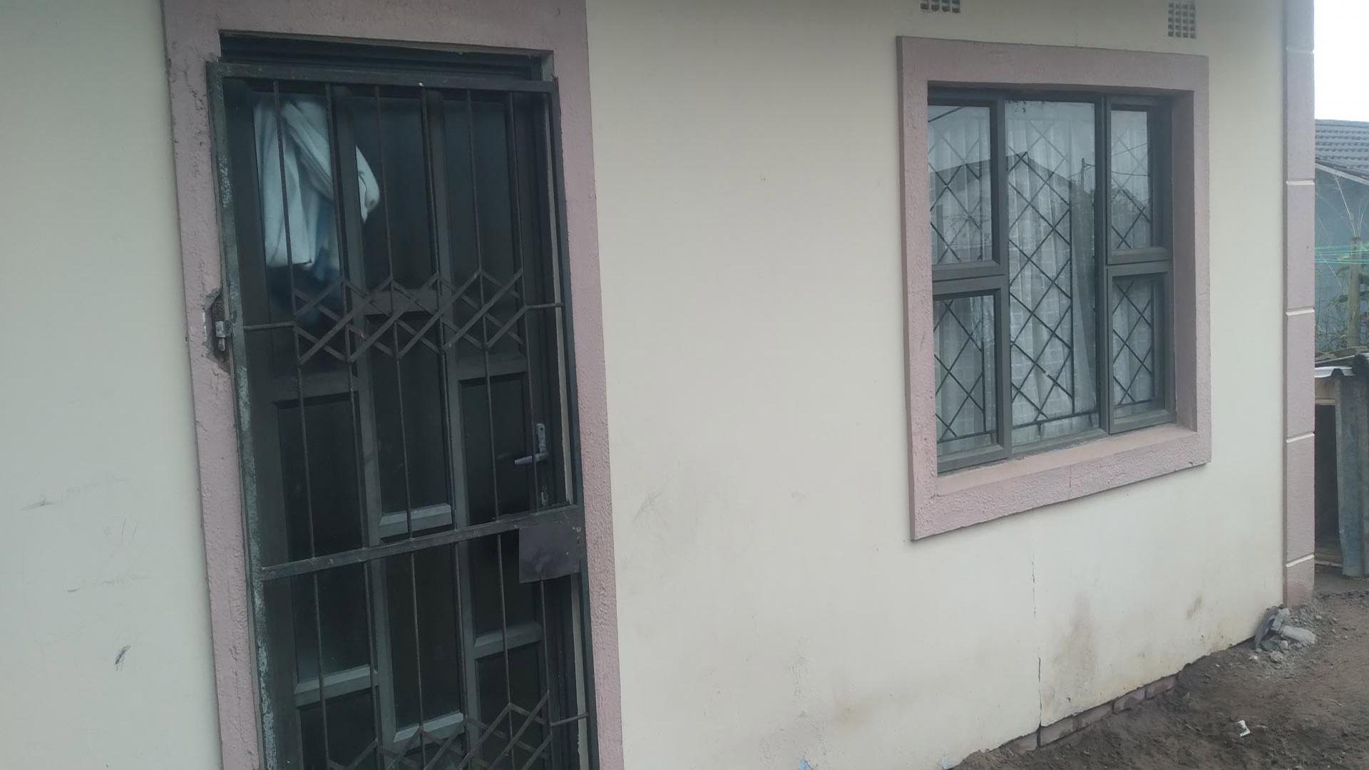 Front View of property in Kwandengezi