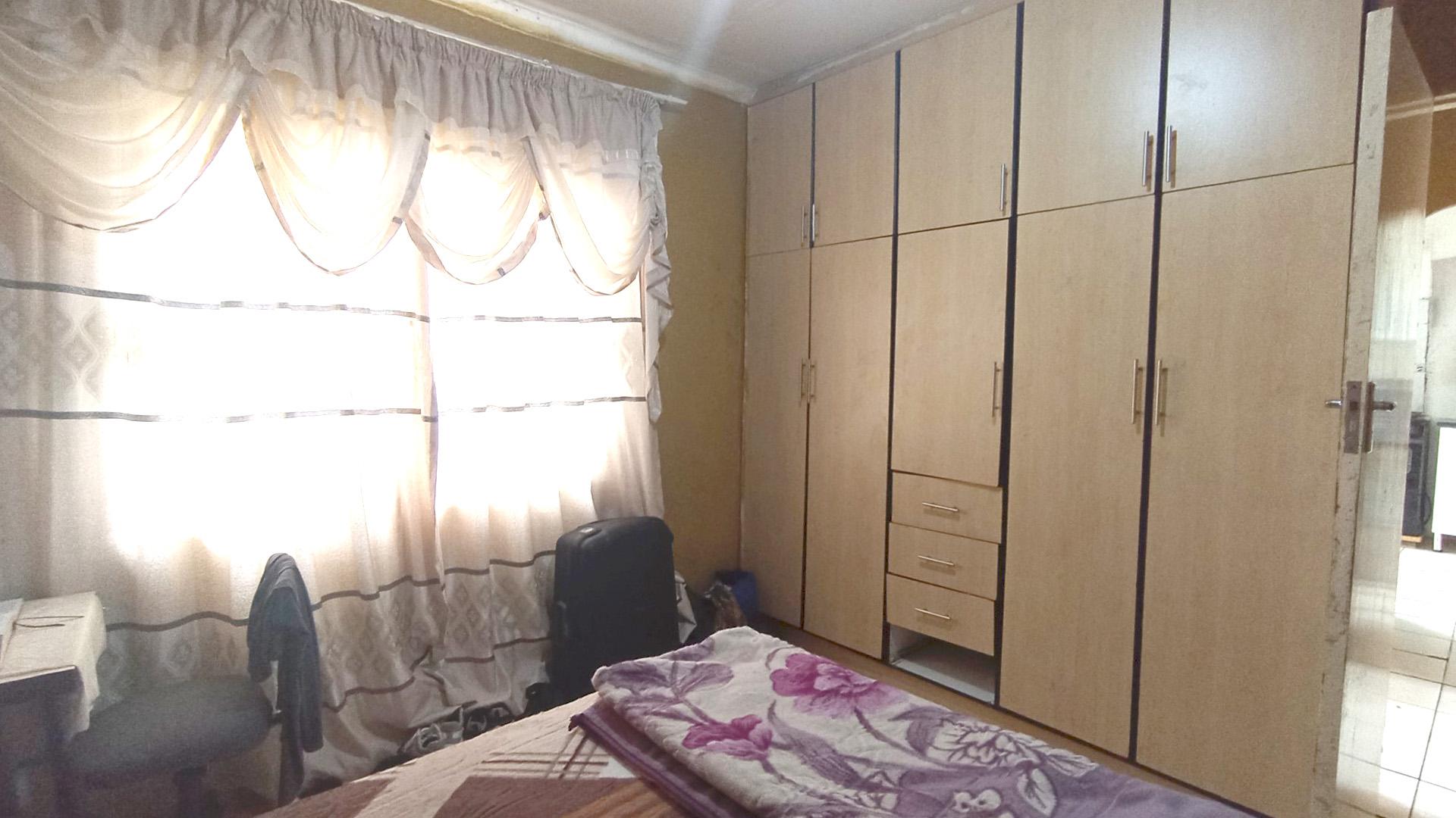 Bed Room 2 - 16 square meters of property in Kwandengezi