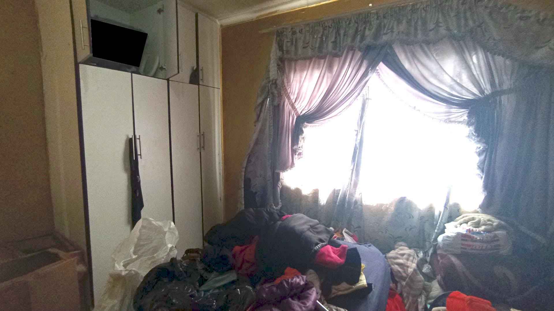 Bed Room 1 - 11 square meters of property in Kwandengezi