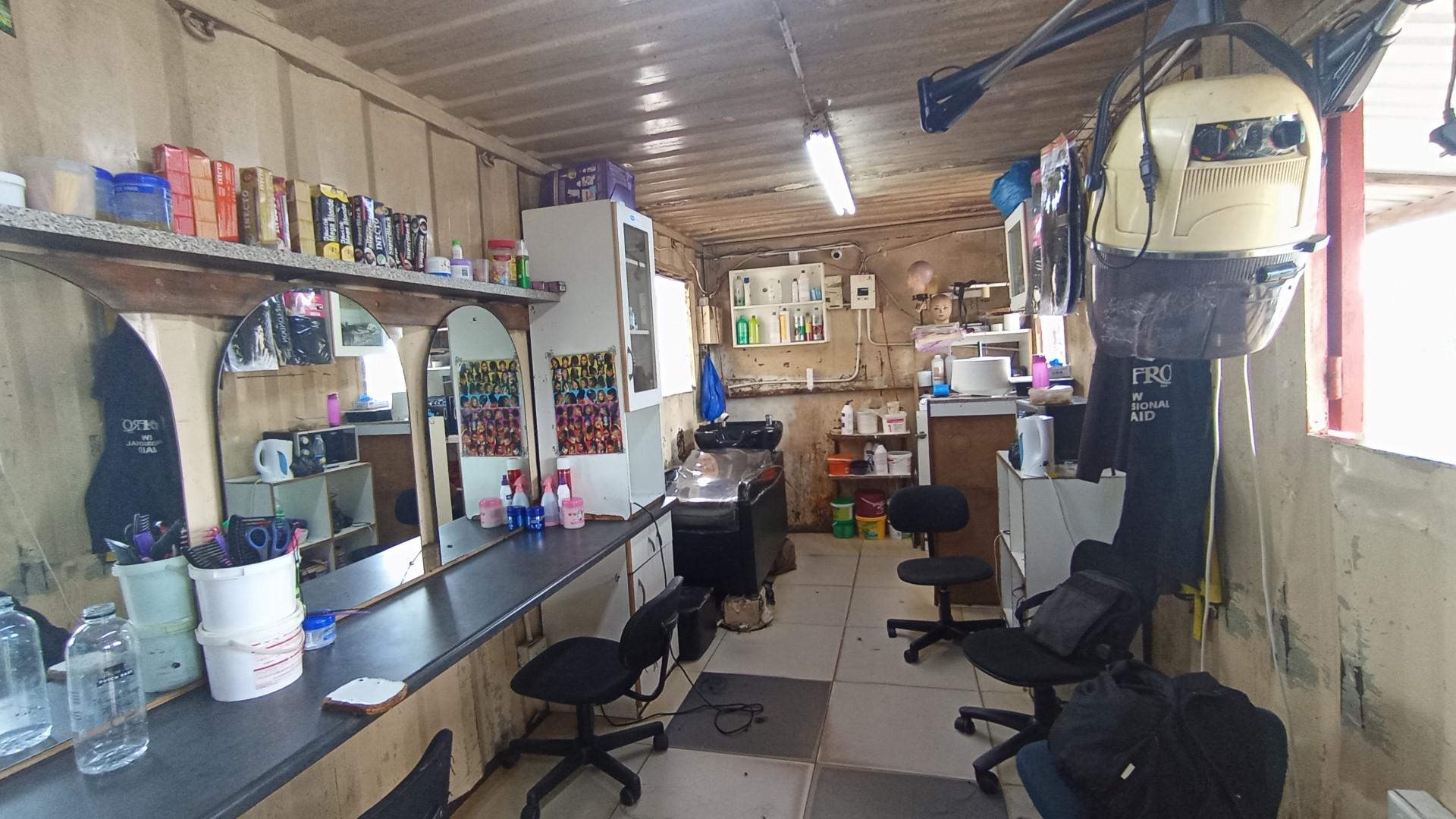 Spaces - 3 square meters of property in Kwandengezi