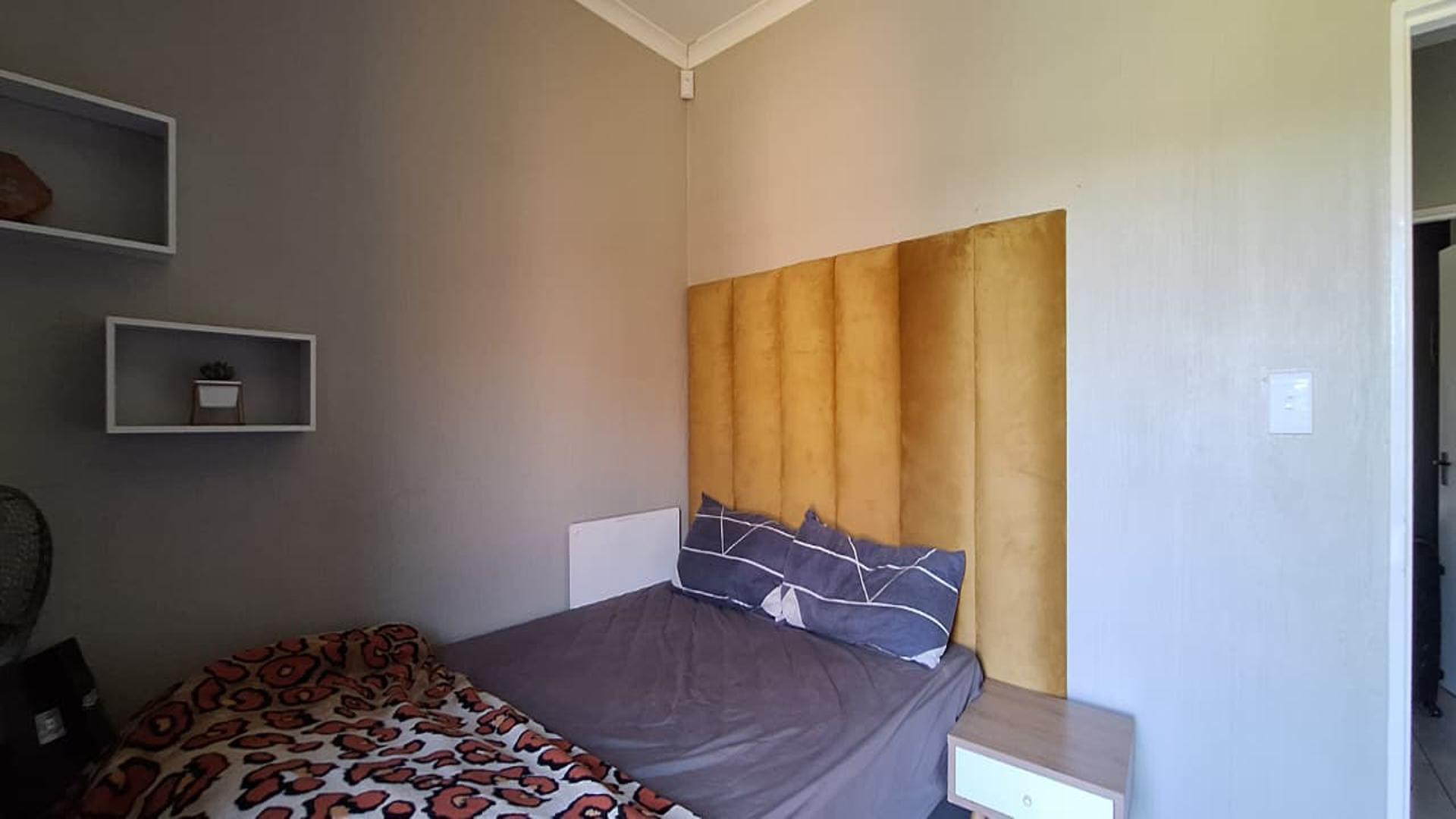 Bed Room 2 - 9 square meters of property in Bergbron