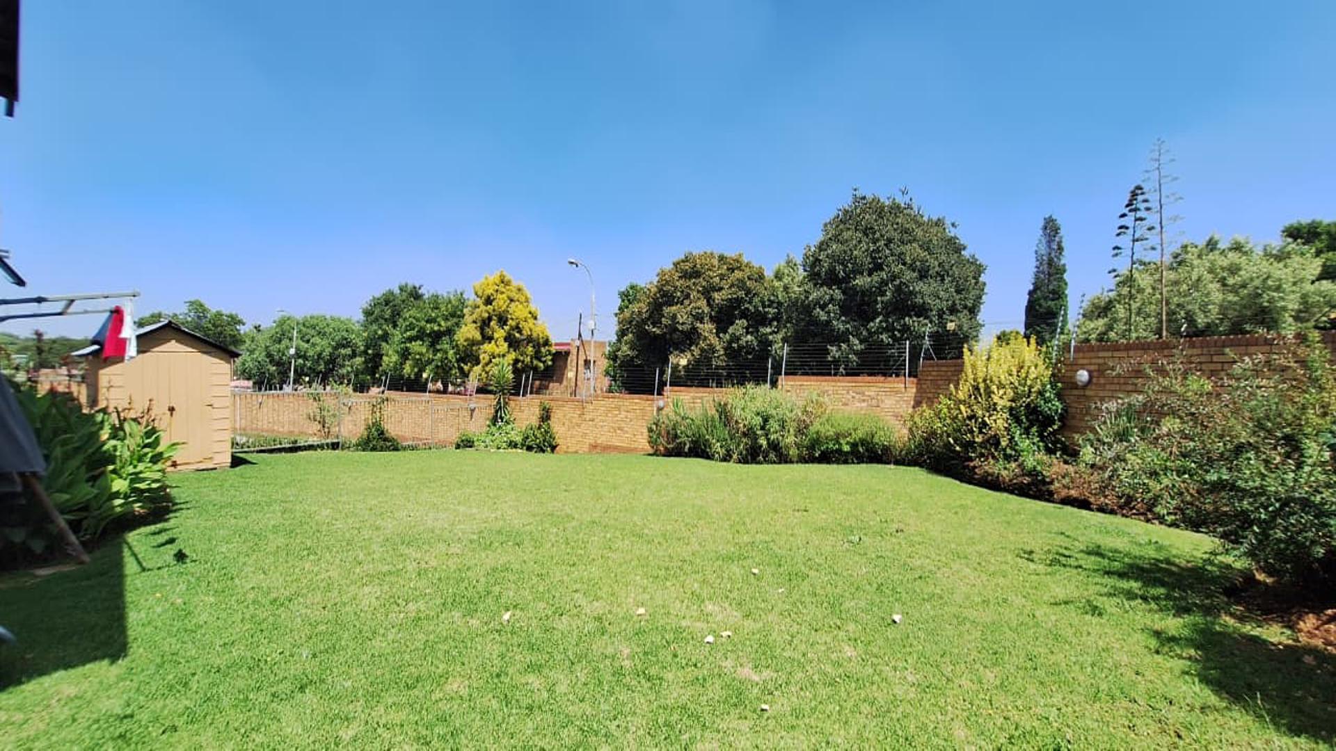 Backyard of property in Bergbron