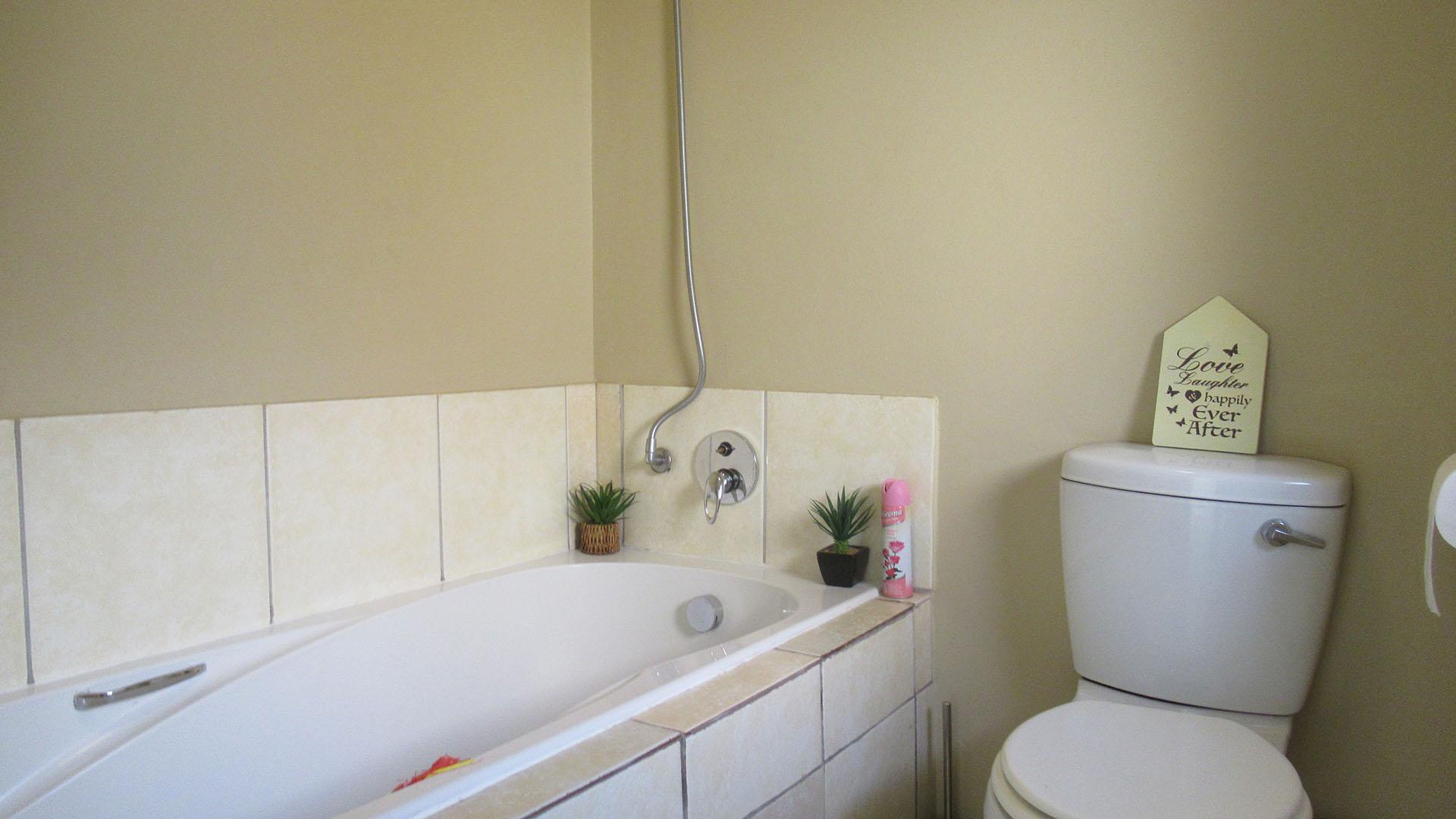 Bathroom 1 - 5 square meters of property in Alsef A.H.