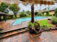 Swimming Pool of property in Flamwood