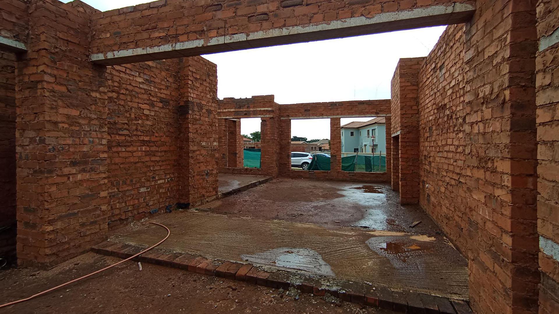 Spaces - 220 square meters of property in Amandasig