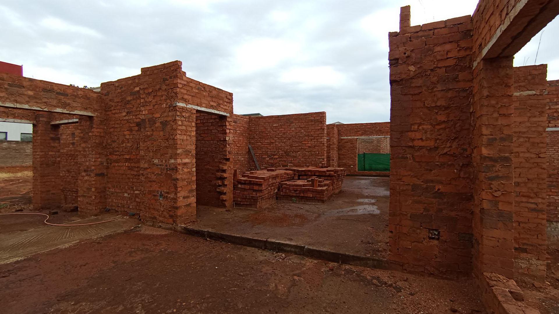 Spaces - 220 square meters of property in Amandasig