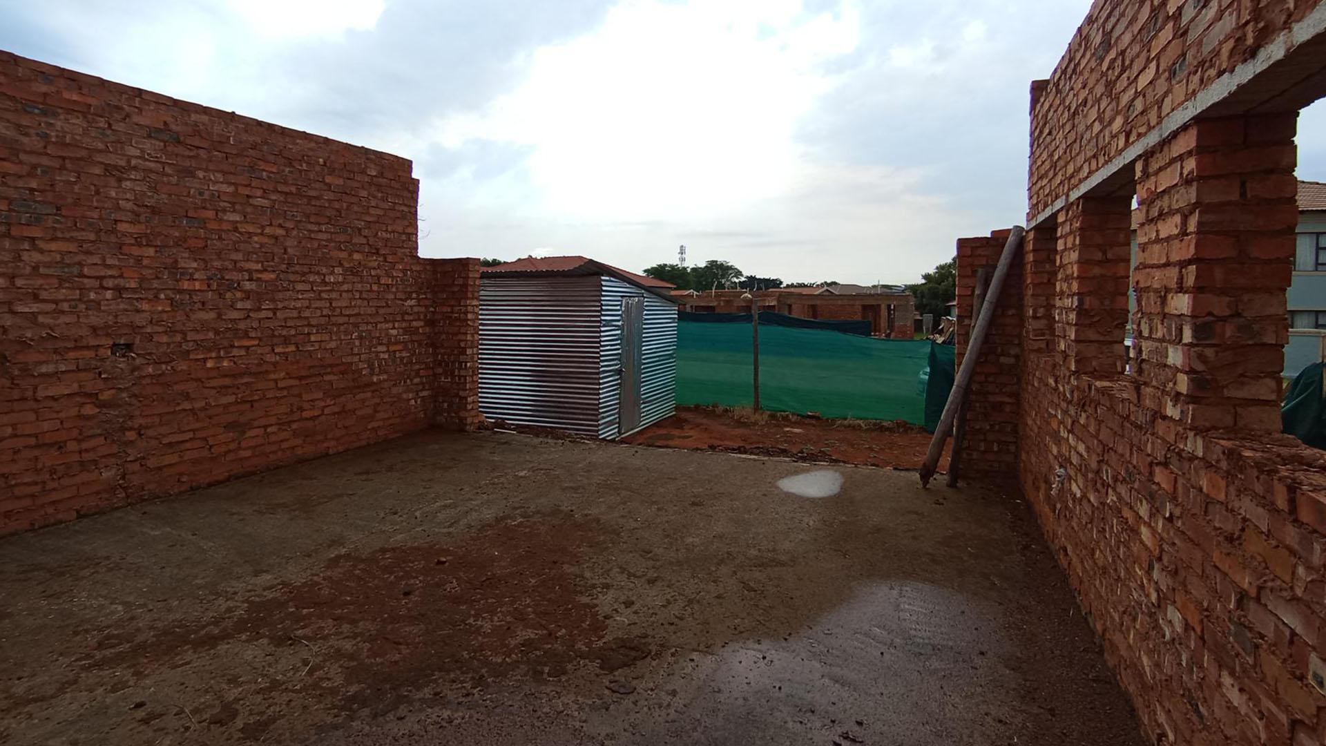 Spaces - 220 square meters of property in Amandasig