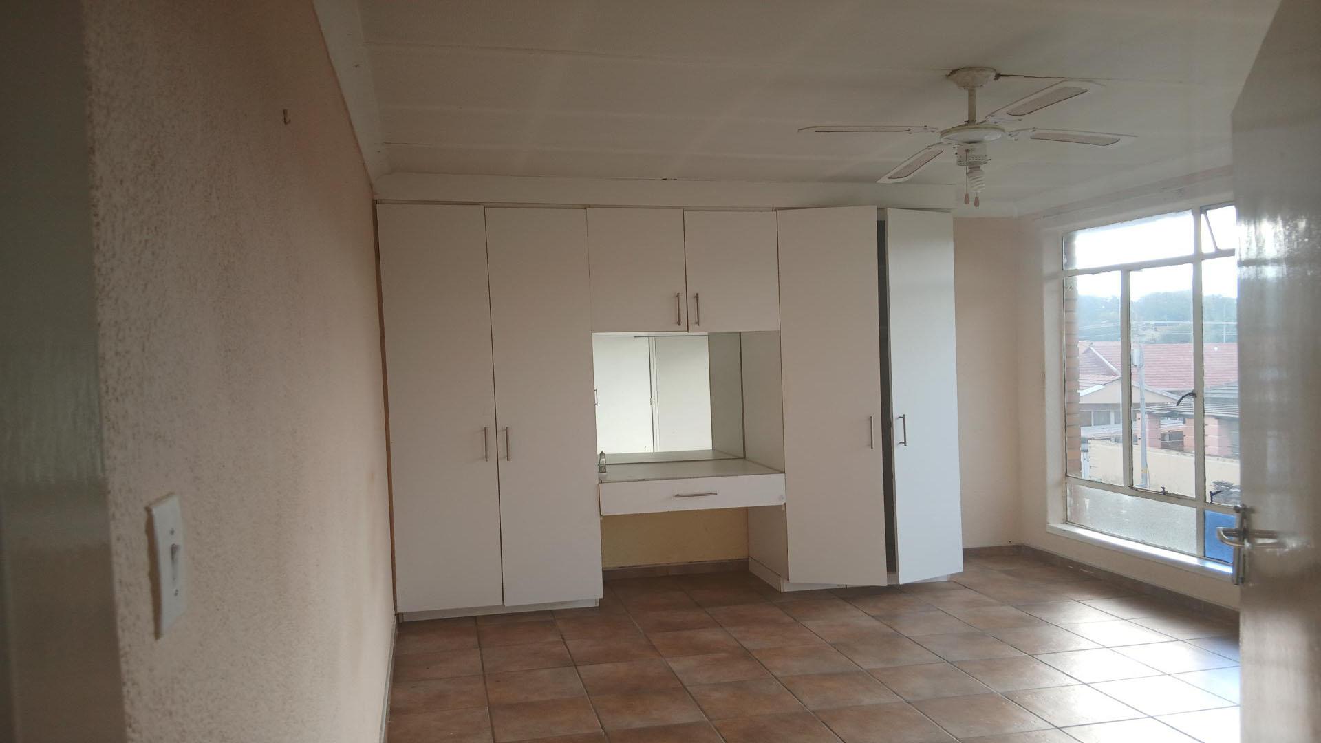 Bed Room 1 - 17 square meters of property in Elsburg