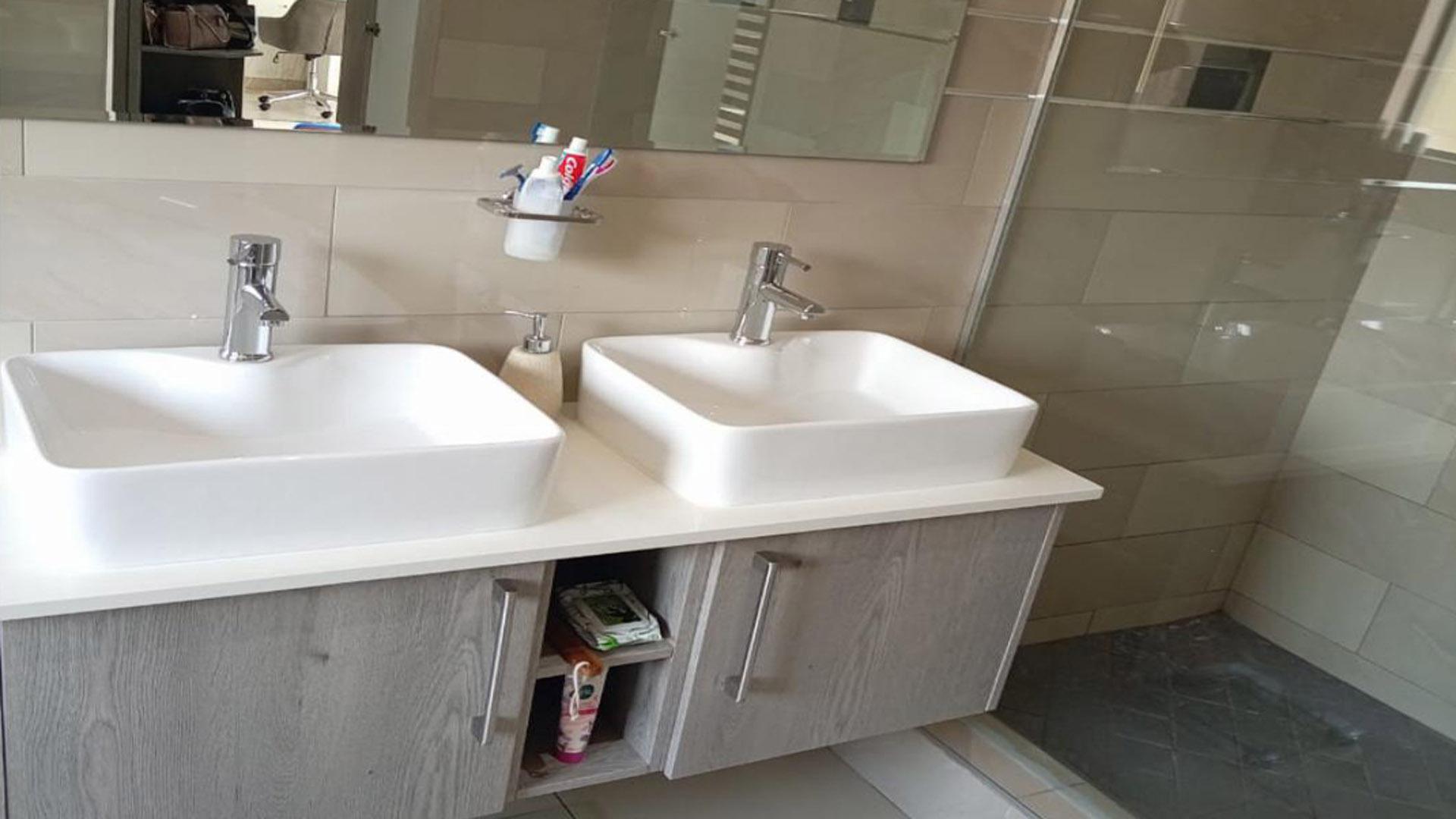 Bathroom 2 of property in Boardwalk Manor Estate