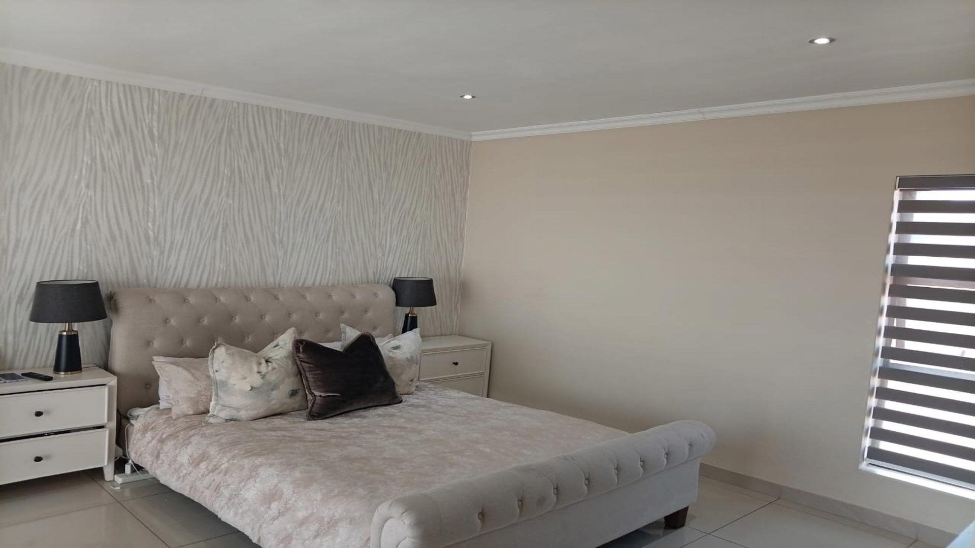 Bed Room 1 of property in Boardwalk Manor Estate