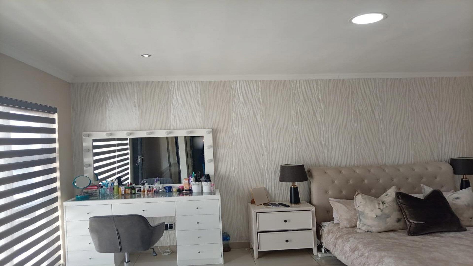 Bed Room 1 of property in Boardwalk Manor Estate