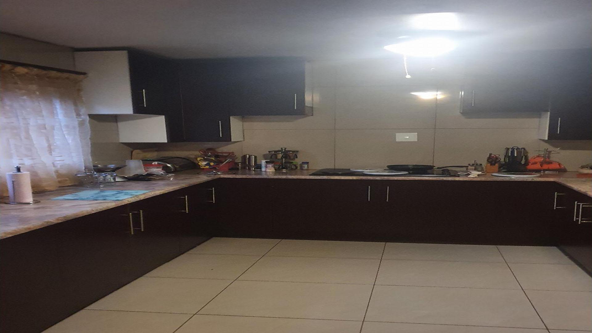 Kitchen of property in Sonheuwel