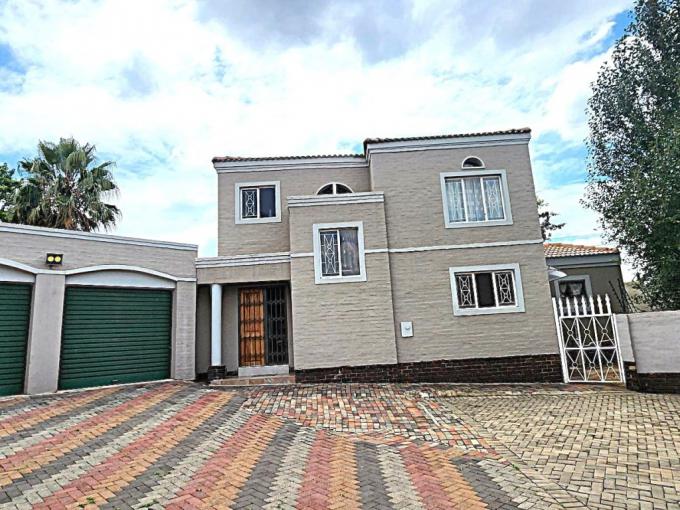 4 Bedroom Simplex for Sale For Sale in Jordaanpark - MR707002