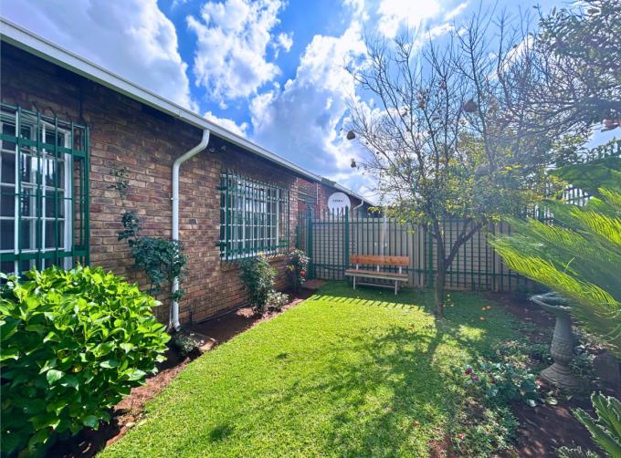 3 Bedroom Simplex for Sale For Sale in Doornpoort - MR707029