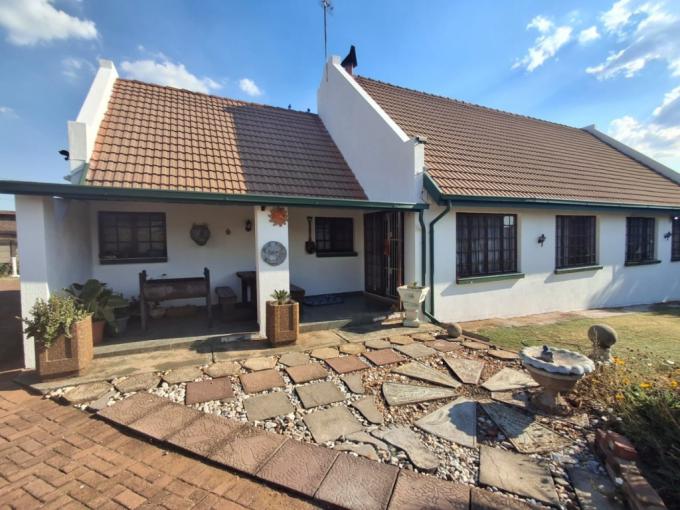 House for Sale For Sale in Rensburg - MR707038