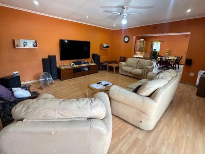 4 Bedroom House for Sale For Sale in General Albertspark - MR707062