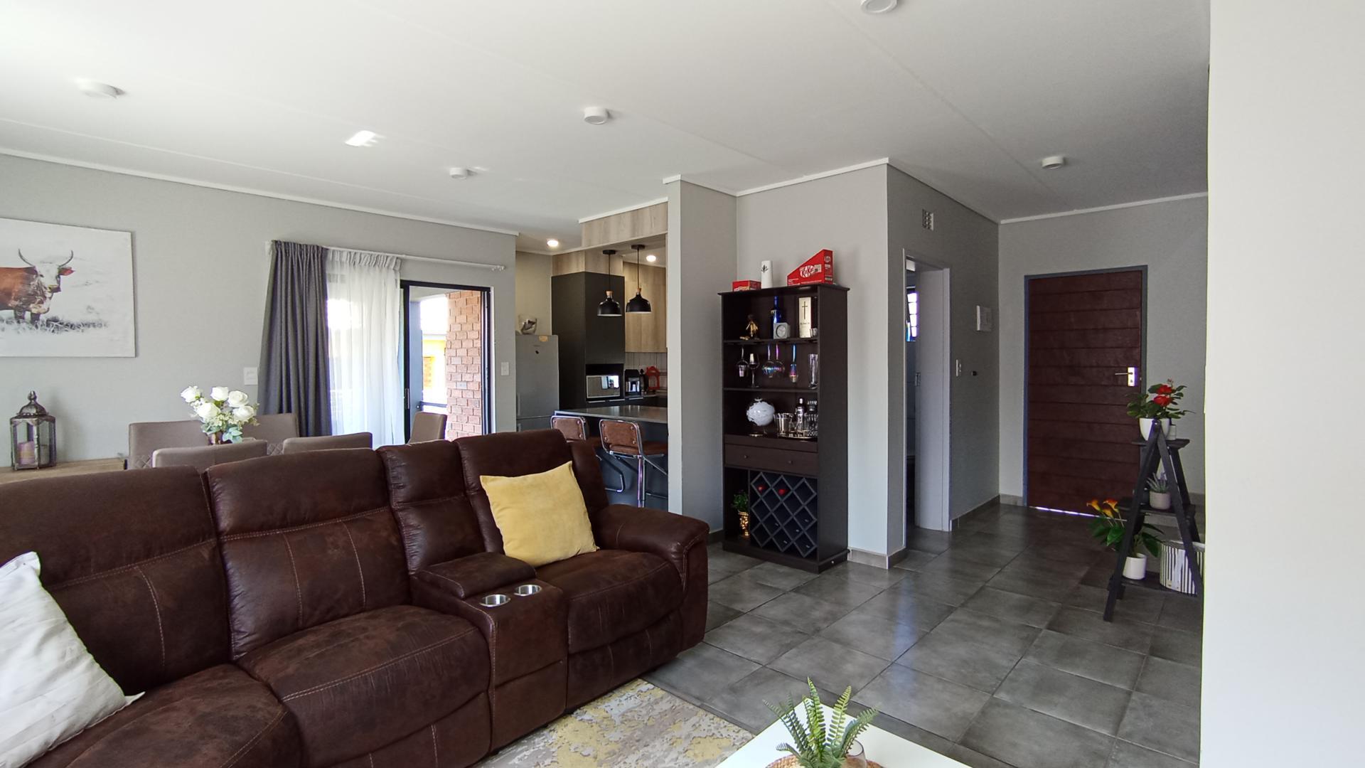 Lounges - 12 square meters of property in Lotus Gardens