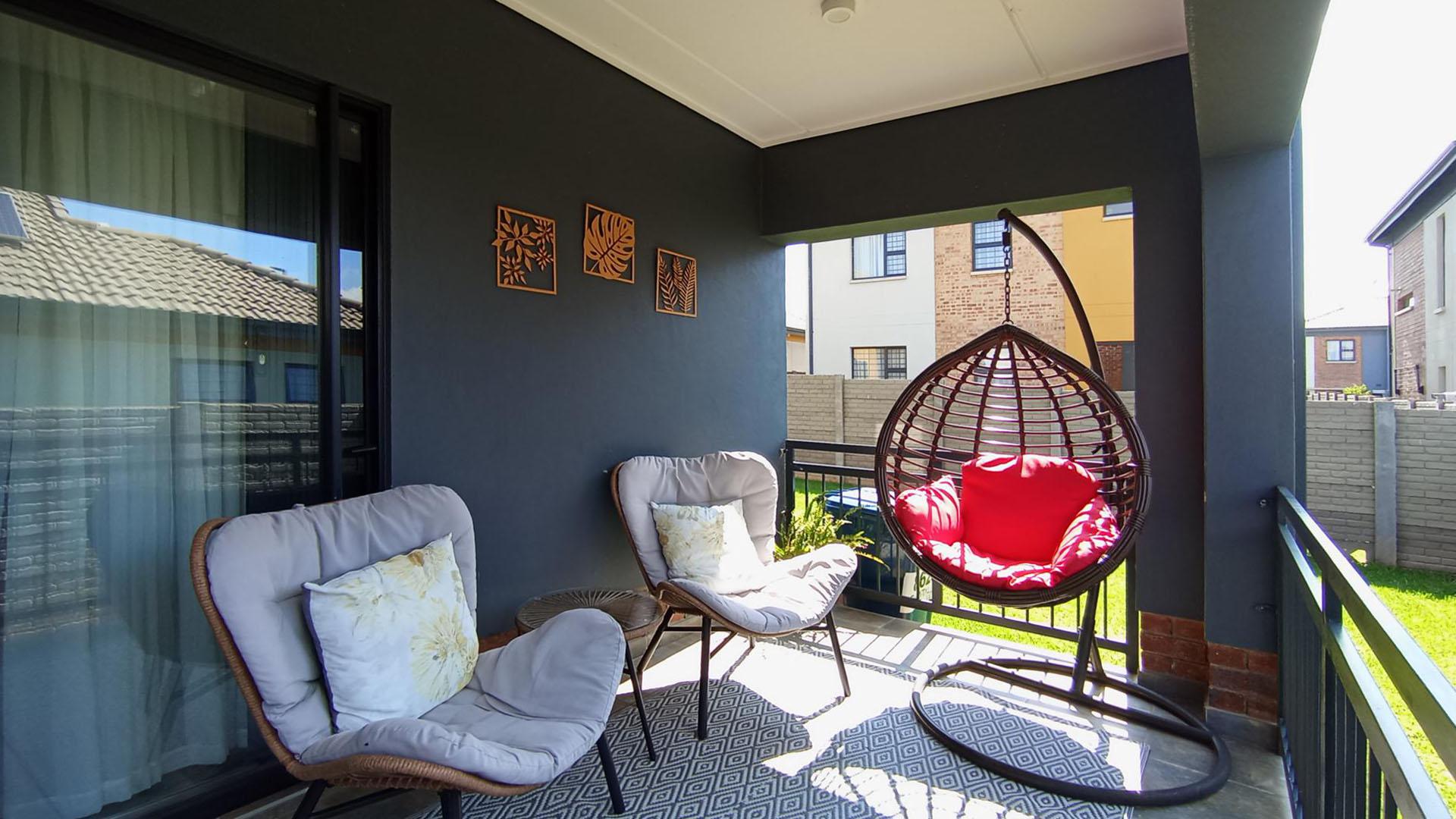 Patio - 10 square meters of property in Lotus Gardens