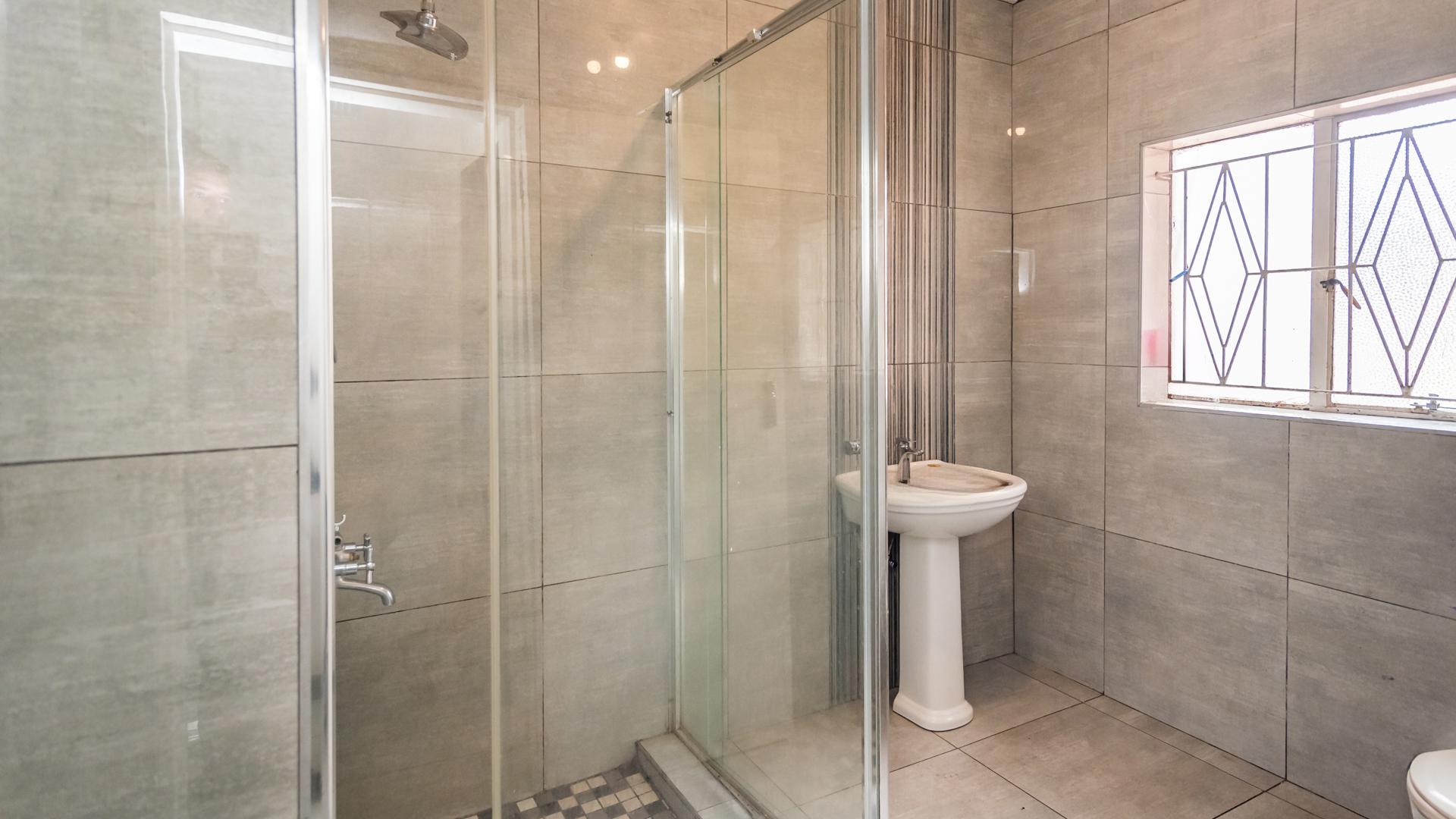 Bathroom 1 of property in Bosmont