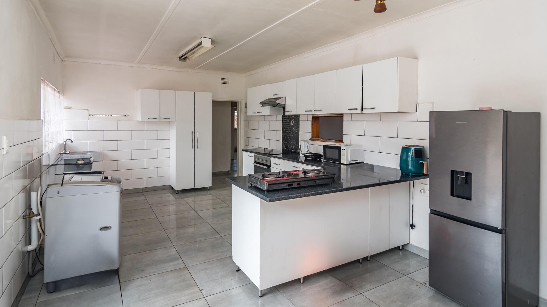 Kitchen of property in Bosmont