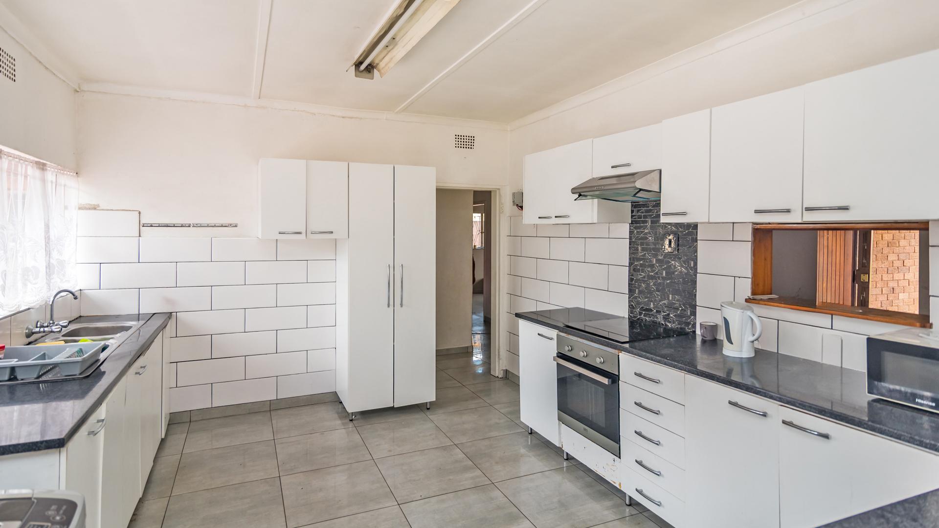 Kitchen of property in Bosmont